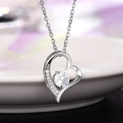 Collar con colgante de corazón de circón
